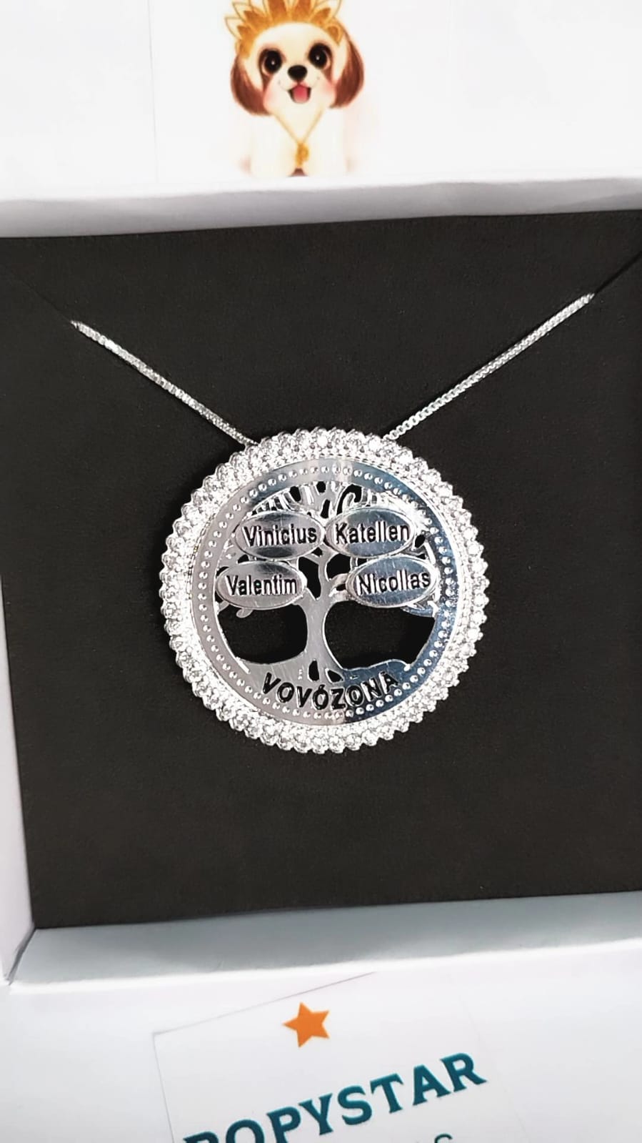 Colar Árvore Letras escuras pedraria em Zircônia.